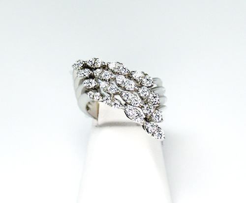 18k White Gold and Diamond Ring