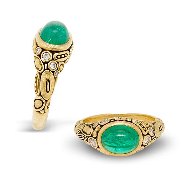 18KT YELLOW GOLD CABASHON EMERALD WITH 0.20CTS T.W. IN DIAMONDS