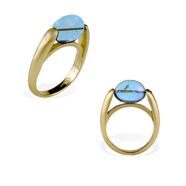 18k Yellow Gold and Blue Topaz Ring