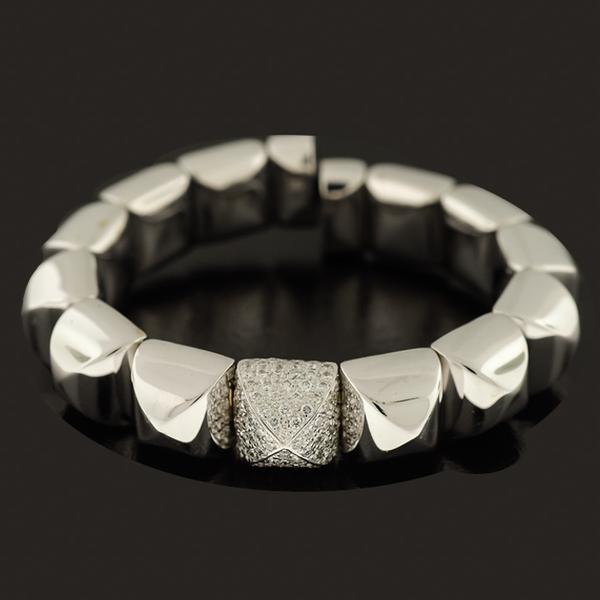 18KY 12MM PYRAMID CUFF. THE CENTER IS IN 18KWG WITH 1.76CTS. PAVE' SET DIAMONDS